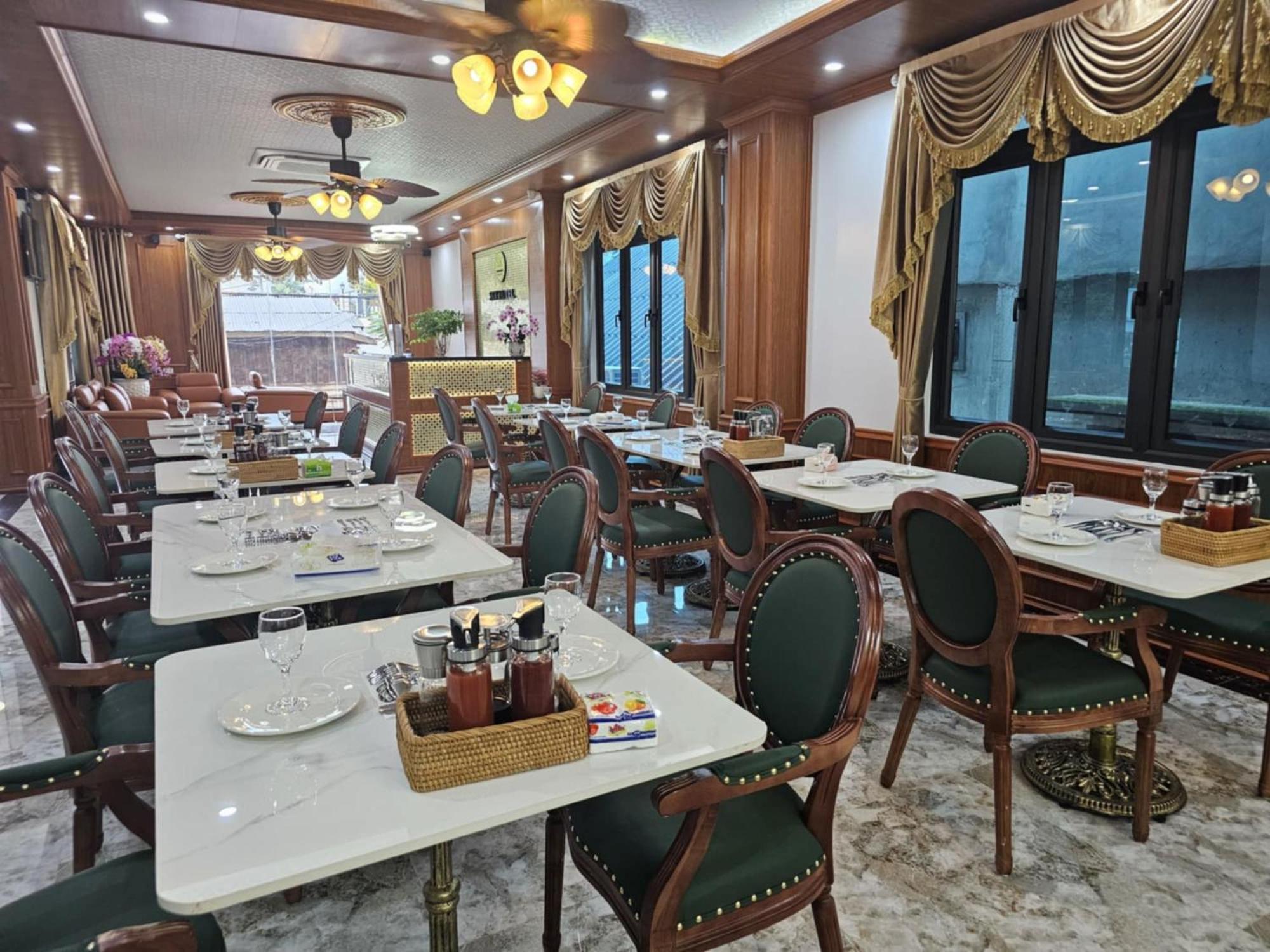 Sky Hotel Vang Vieng Exteriér fotografie