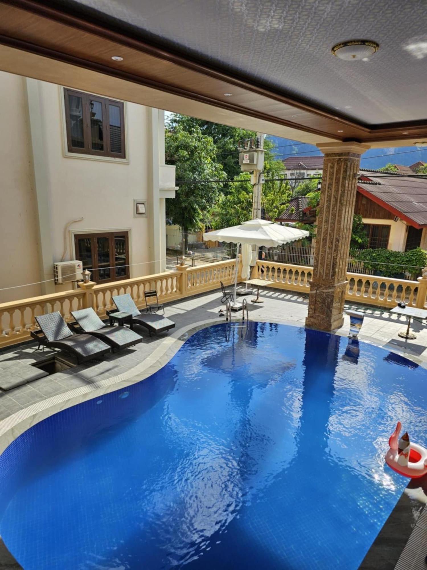 Sky Hotel Vang Vieng Exteriér fotografie