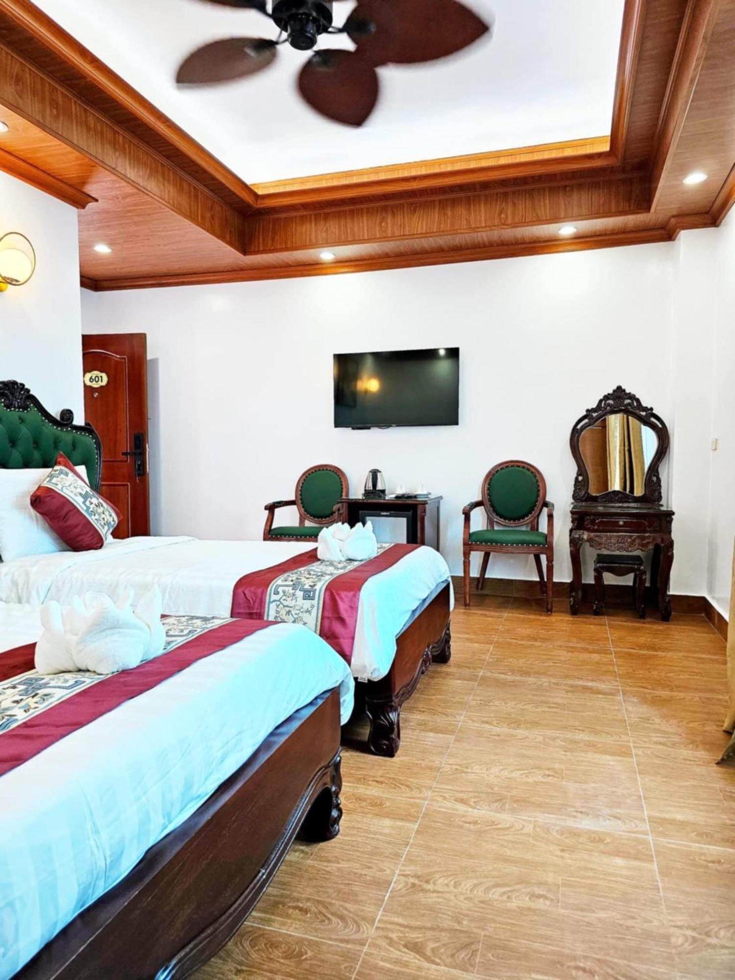 Sky Hotel Vang Vieng Exteriér fotografie