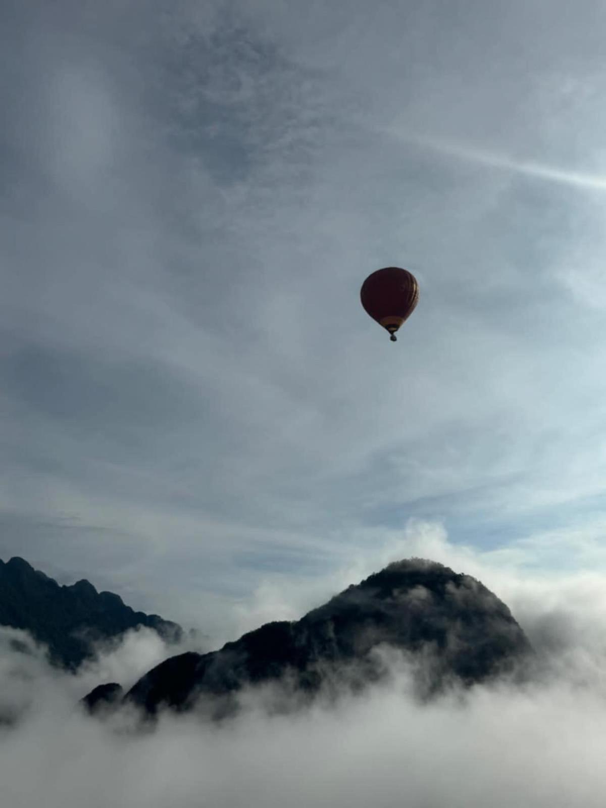Sky Hotel Vang Vieng Exteriér fotografie