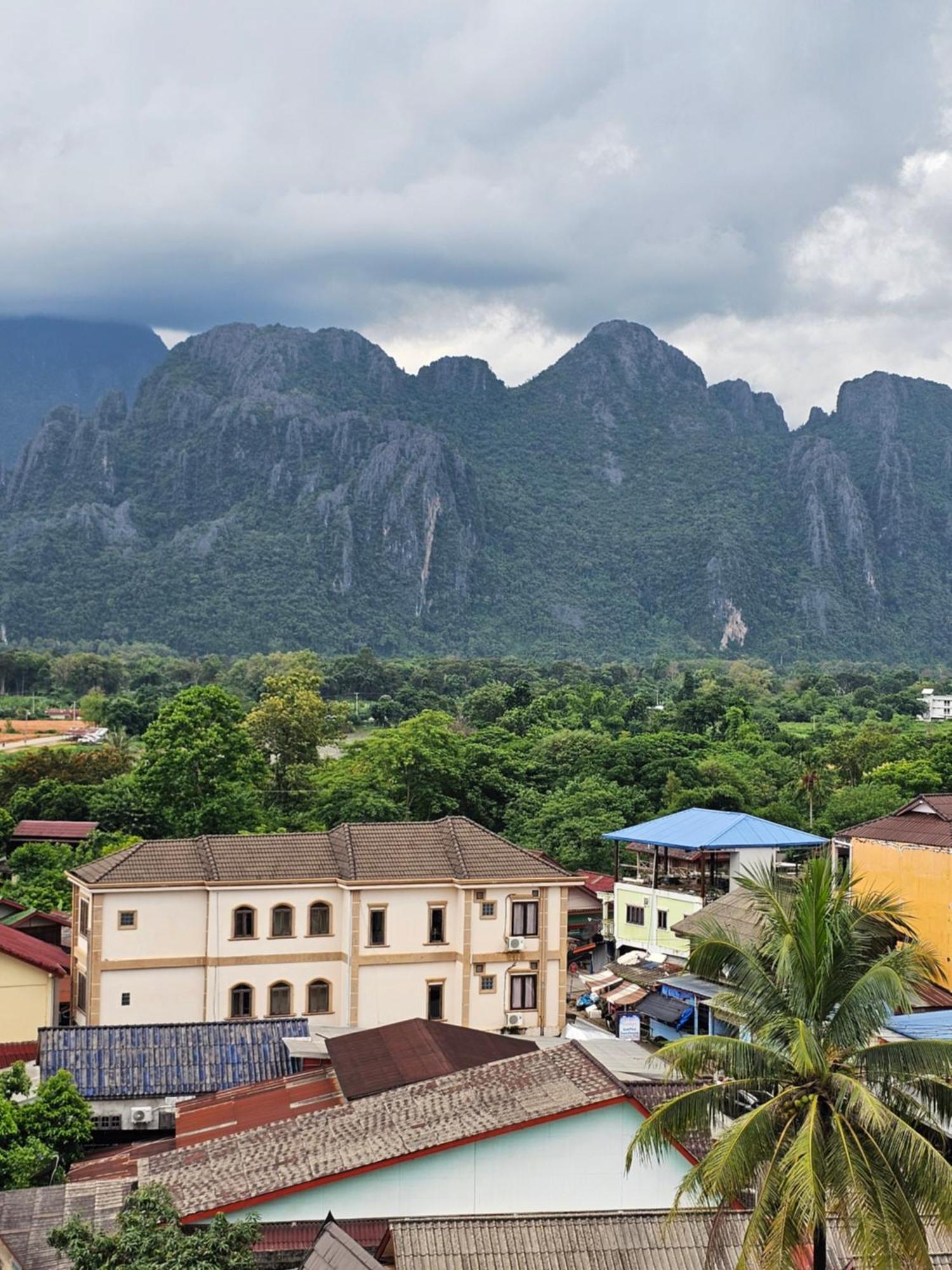Sky Hotel Vang Vieng Exteriér fotografie