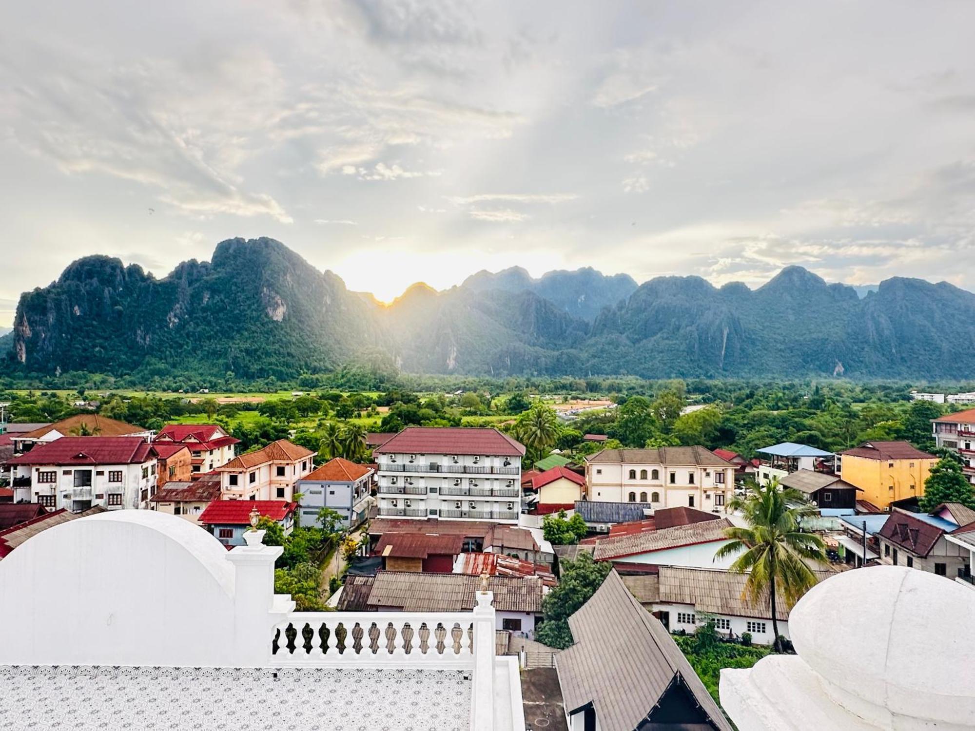 Sky Hotel Vang Vieng Exteriér fotografie