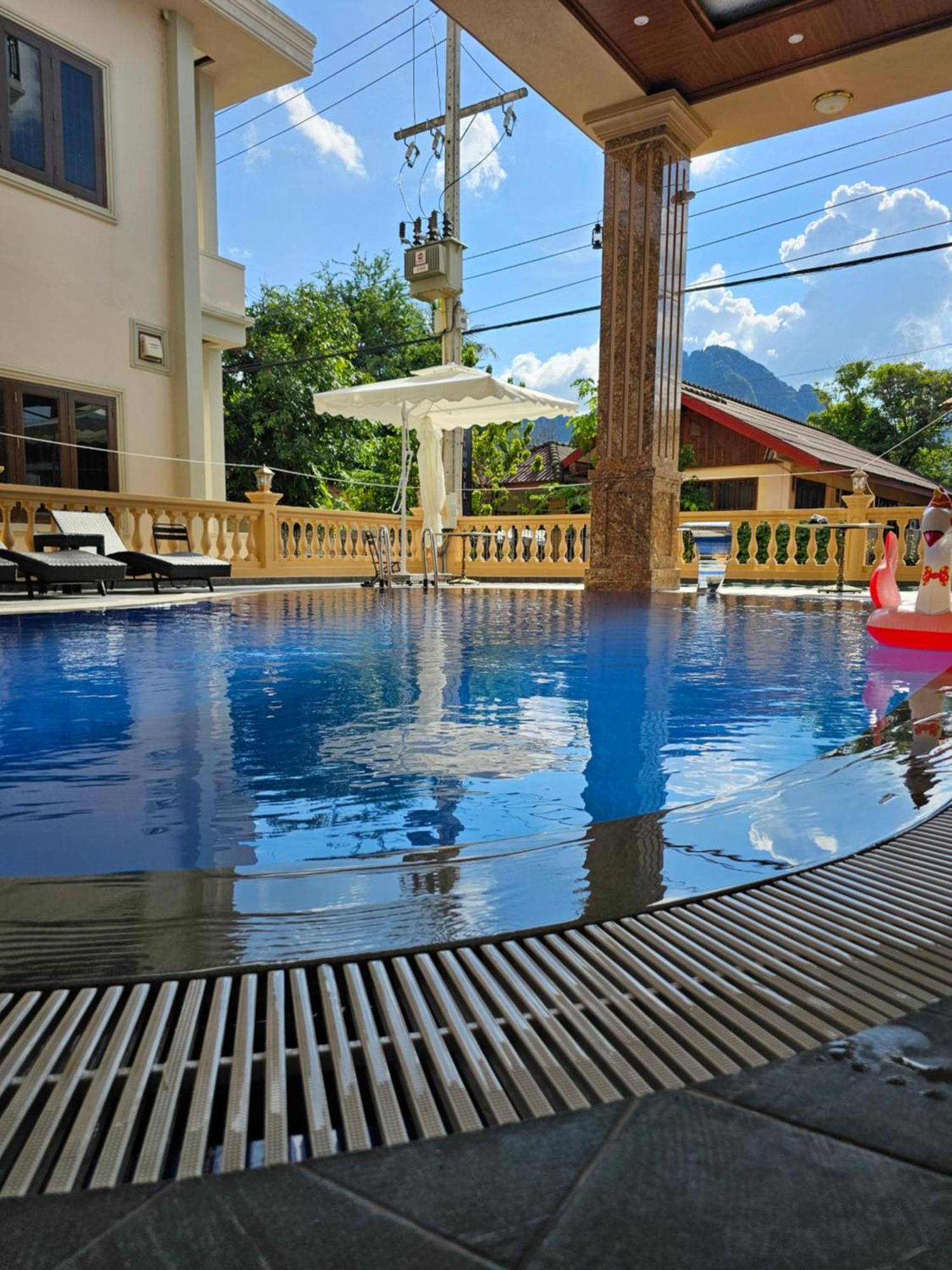 Sky Hotel Vang Vieng Exteriér fotografie