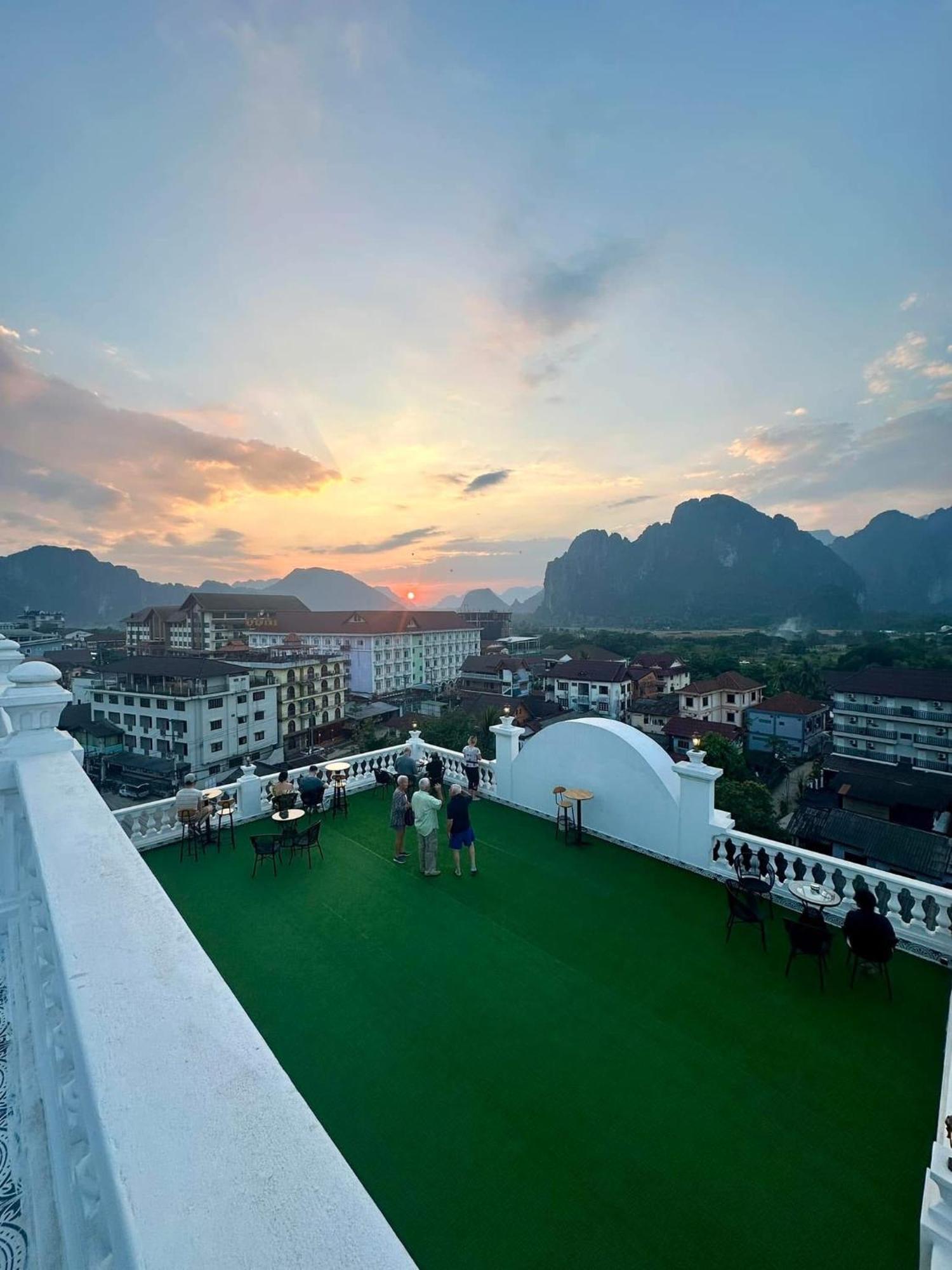 Sky Hotel Vang Vieng Exteriér fotografie