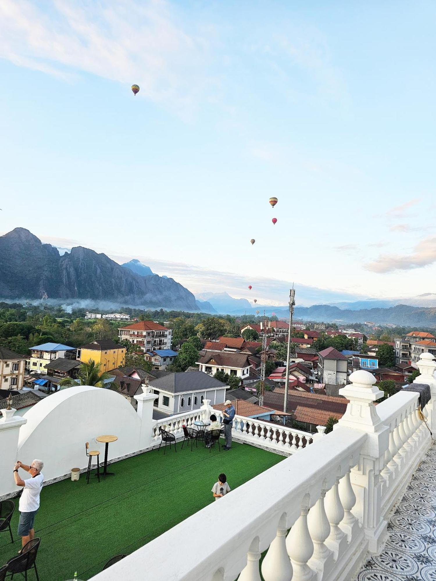 Sky Hotel Vang Vieng Exteriér fotografie